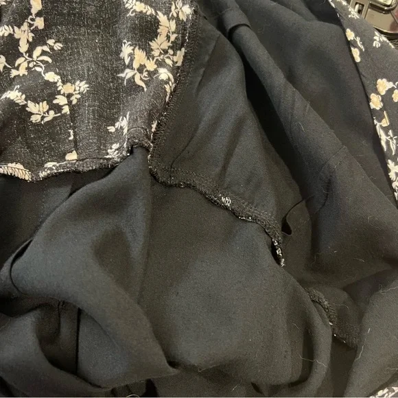 Abercrombie & Fitch Black and White Floral Wrap dress size medium petite - Picture 10 of 13